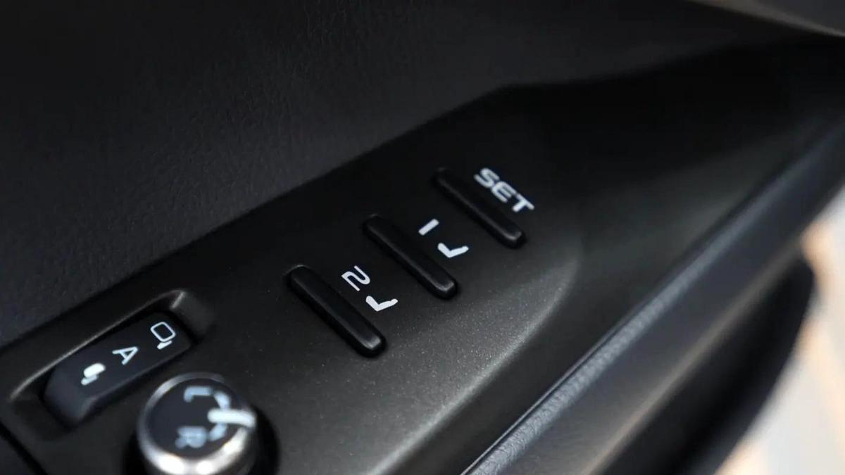 2025 TOYOTA CAMRY LUMIER 2.5L HYBRID FULL OPTION-10-10