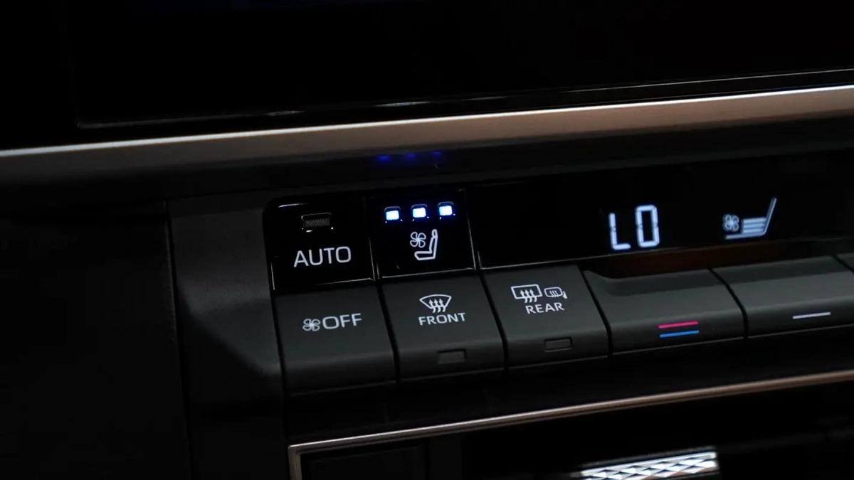 2025 TOYOTA CAMRY LUMIER 2.5L HYBRID FULL OPTION-18-18