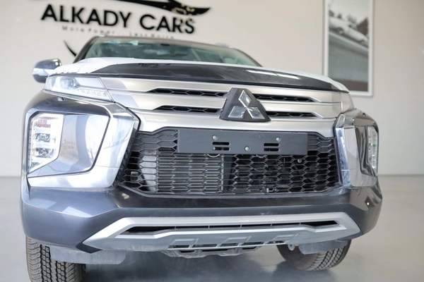 MITSUBISHI PAJERO SPORT 2.5L 4WD A/T 7 SEATER MID OPTION (MY 2023)