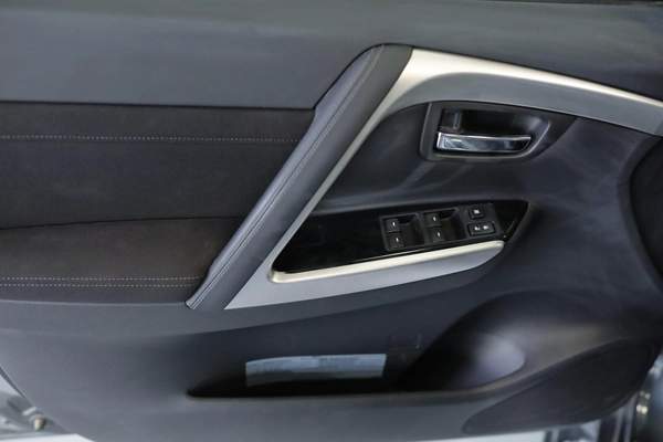 MITSUBISHI PAJERO SPORT 2.5L 4WD A/T 7 SEATER MID OPTION (MY 2023)