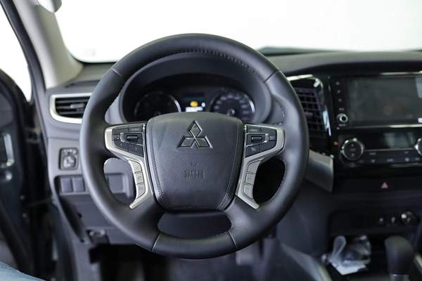 MITSUBISHI PAJERO SPORT 2.5L 4WD A/T 7 SEATER MID OPTION (MY 2023)