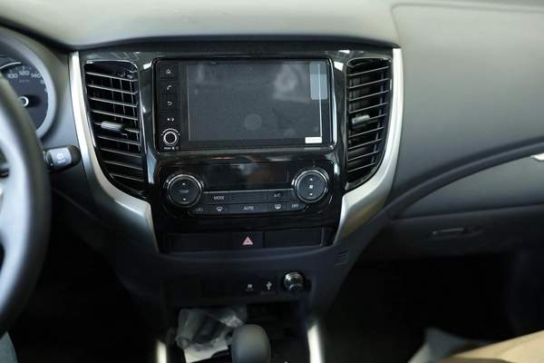 MITSUBISHI PAJERO SPORT 2.5L 4WD A/T 7 SEATER MID OPTION (MY 2023)