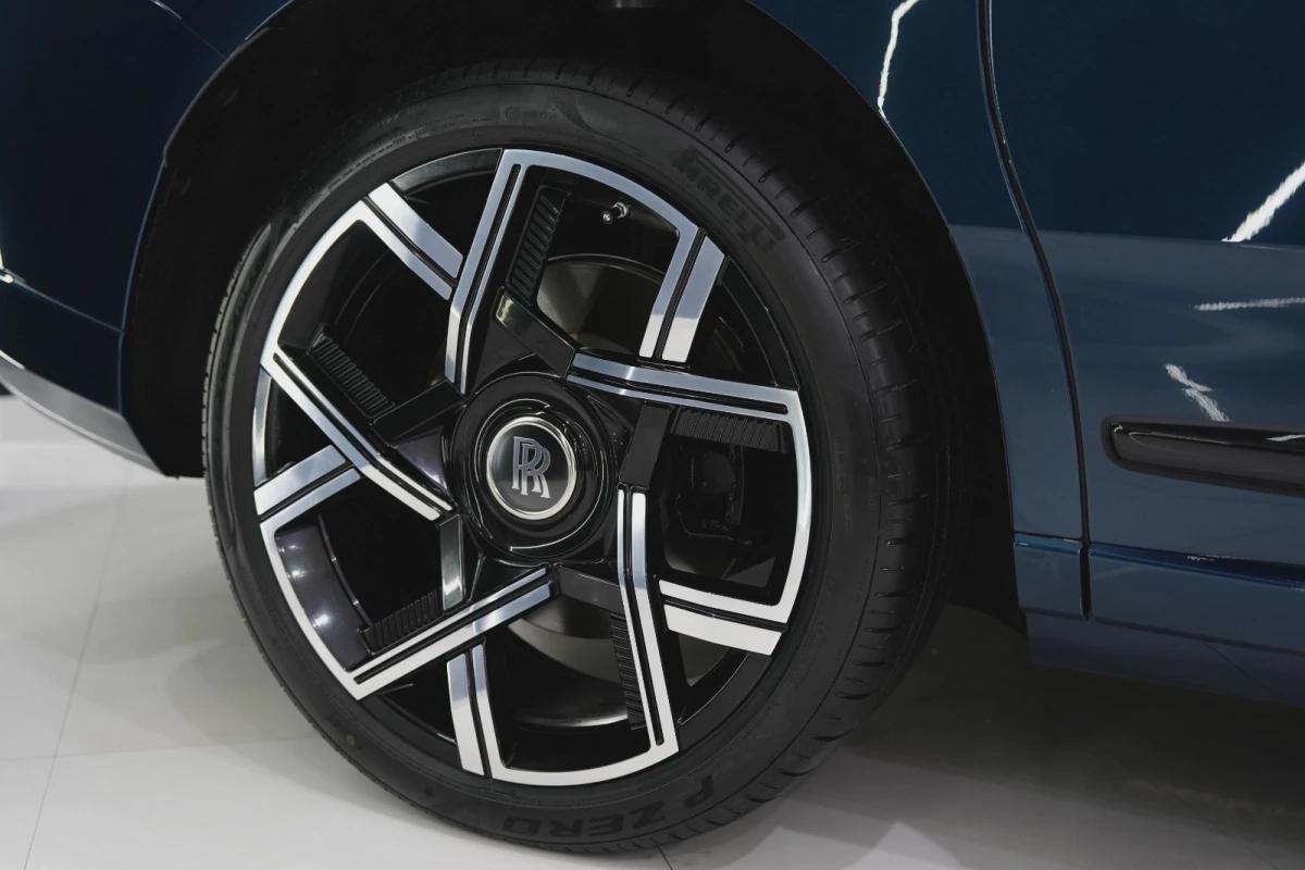 Rolls-Royce Cullinan Black Badge Series II-13-13