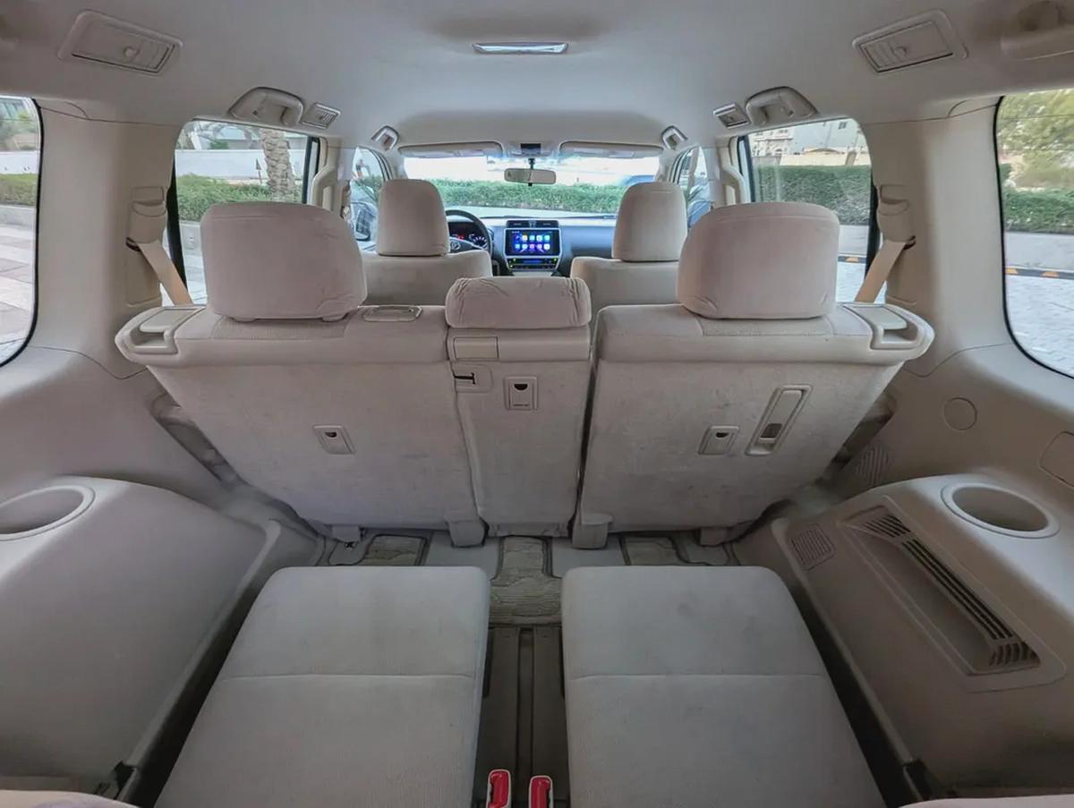 2023 TOYOTA PRADO V4 2.7L ORIGINAL PAINT ACCIDENT FREE LOW MILEAGE IN EXCELLENT CONDITION-7-7