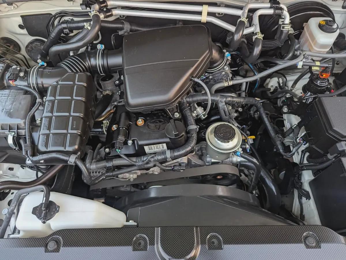 2023 TOYOTA PRADO V4 2.7L ORIGINAL PAINT ACCIDENT FREE LOW MILEAGE IN EXCELLENT CONDITION-11-11