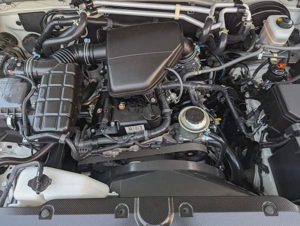 2023 TOYOTA PRADO V4 2.7L ORIGINAL PAINT ACCIDENT FREE LOW MILEAGE IN EXCELLENT CONDITION