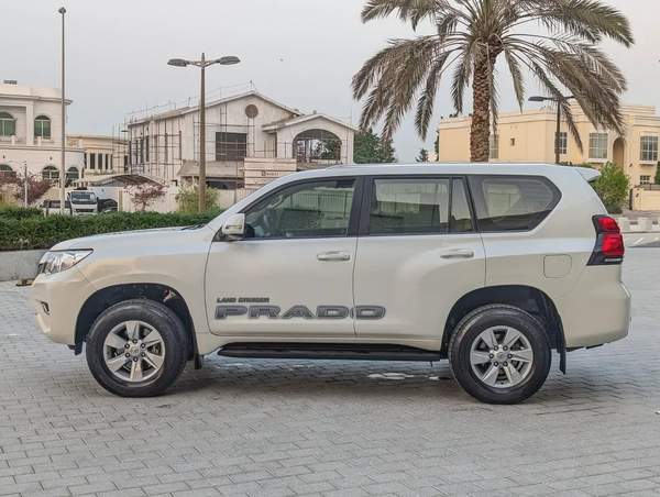 2023 TOYOTA PRADO V4 2.7L ORIGINAL PAINT ACCIDENT FREE LOW MILEAGE IN EXCELLENT CONDITION