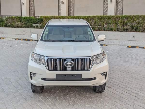 2023 TOYOTA PRADO V4 2.7L ORIGINAL PAINT ACCIDENT FREE LOW MILEAGE IN EXCELLENT CONDITION