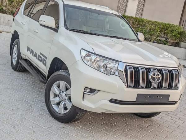 2023 TOYOTA PRADO V4 2.7L ORIGINAL PAINT ACCIDENT FREE LOW MILEAGE IN EXCELLENT CONDITION