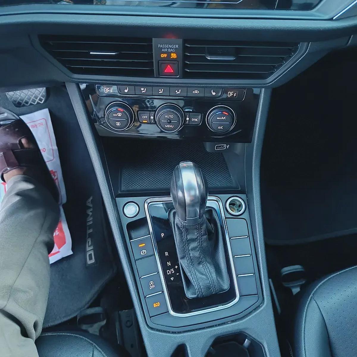 2019 Volkswagen Jetta SEL - American Specs-14-14