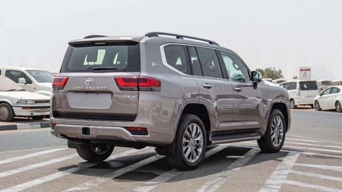 Toyota Land Cruiser Toyota Land Cruiser LC300 VXR 3.5L Petrol twin turbo full option 2024-2-2