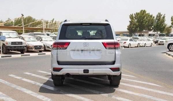 Toyota Land Cruiser LC300 VXR 3.3D AT MY2024 – SILVER