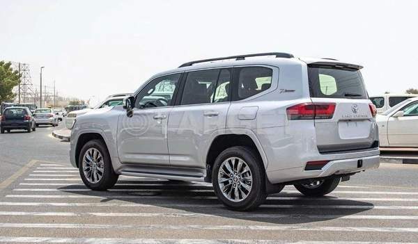 Toyota Land Cruiser LC300 VXR 3.3D AT MY2024 – SILVER