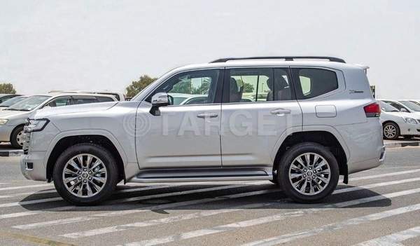 Toyota Land Cruiser LC300 VXR 3.3D AT MY2024 – SILVER