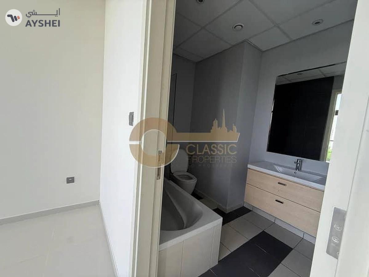 Spacious 3 Bedroom Townhouse | Vacant Now-10-10