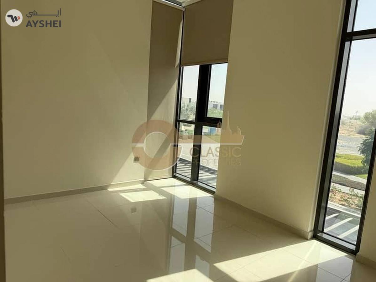 Spacious 3 Bedroom Townhouse | Vacant Now-11-11