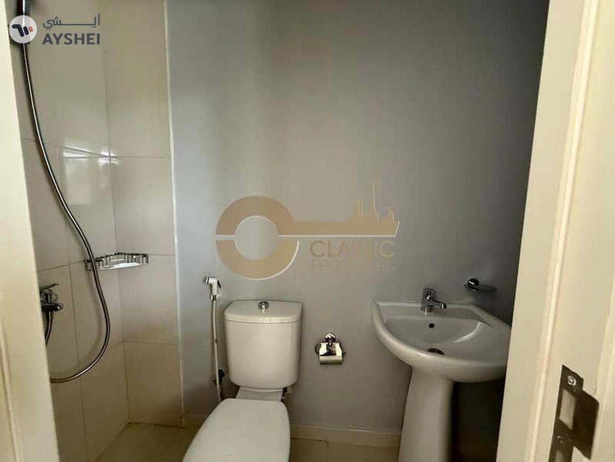 Spacious 3 Bedroom Townhouse | Vacant Now-12-12