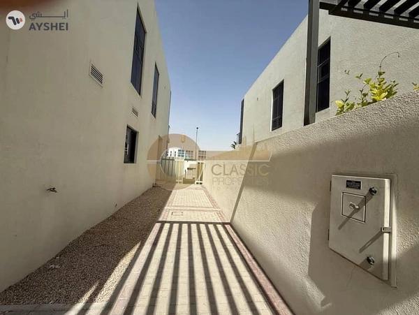 Spacious 3 Bedroom Townhouse | Vacant Now