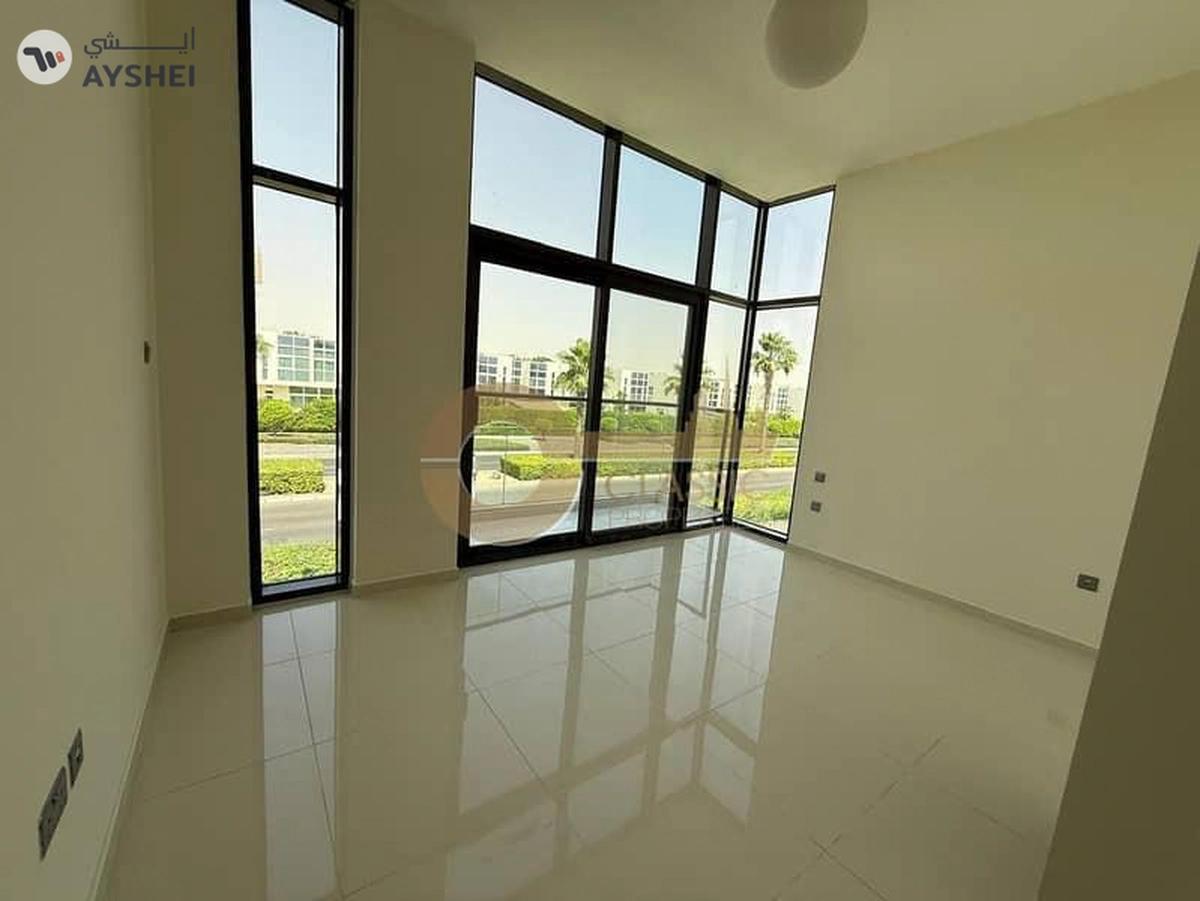 Spacious 3 Bedroom Townhouse | Vacant Now-1-landscape