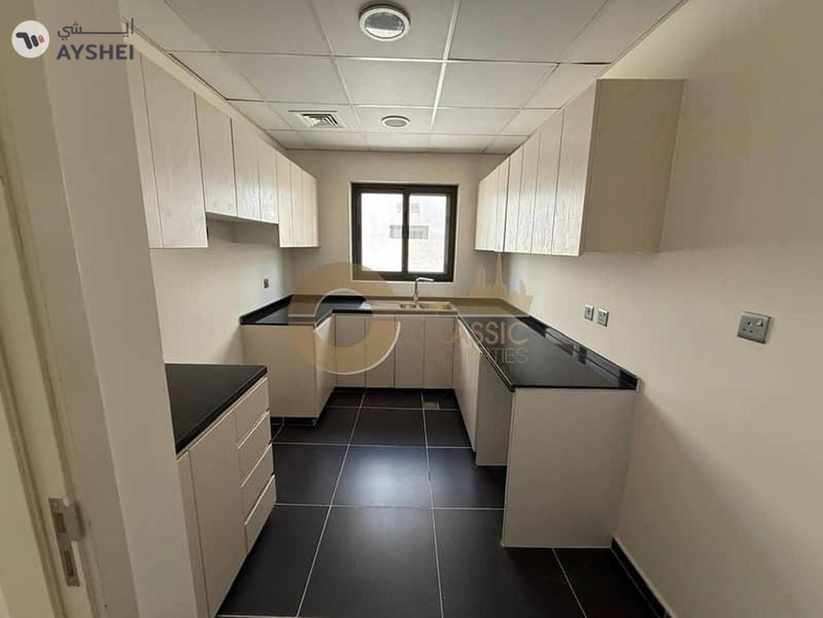 Spacious 3 Bedroom Townhouse | Vacant Now-4-4