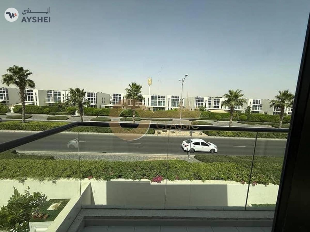 Spacious 3 Bedroom Townhouse | Vacant Now-8-8