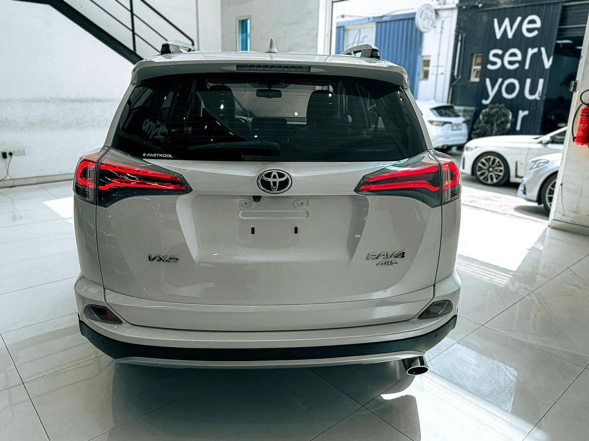 Massive Price Drop!!! // AED 2,900 // 20%DP // 2016 Toyota Rav 4 VXR // 24 Months-4-4