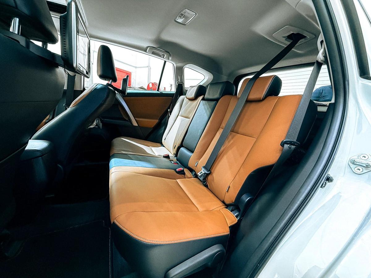 Massive Price Drop!!! // AED 2,900 // 20%DP // 2016 Toyota Rav 4 VXR // 24 Months-1-1