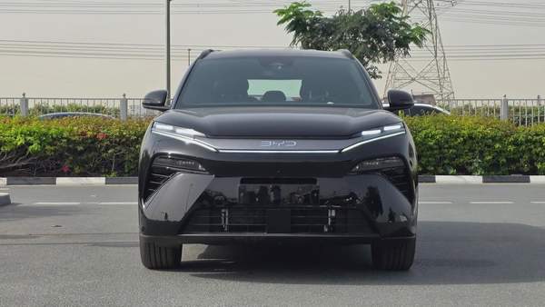 BYD ATTO 8 Premium (Black)