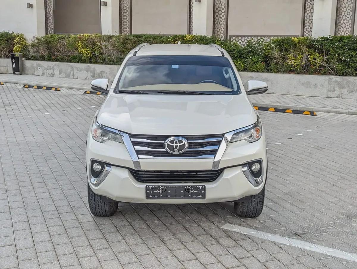 TOYOTA FORTUNER 2020 GXR V6 4.0L GCC IN EXCELLENT CONDITION-17-17