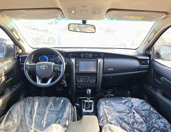 Toyota Fortuner G | 2.7L V4 PETROL | ALLOY RIMS | MANUAL A/C | 4WD | CODE # G GRAY