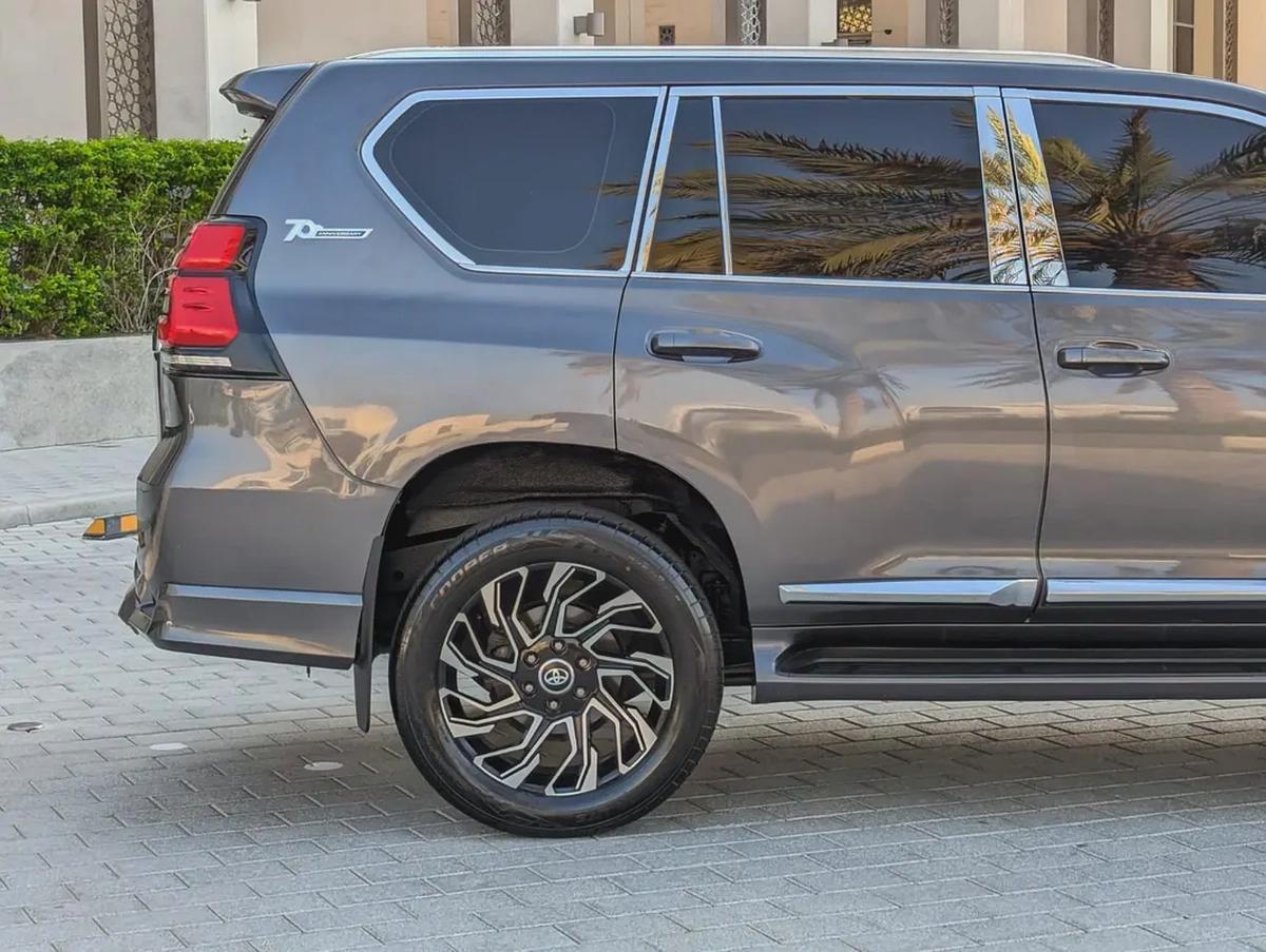TOYOTA PRADO 2014 FACELIFTED 2023 WITH INTERIOR AND EXTERIOR GCC V4 2.7L IN EXCELLENT CONDITION-10-10