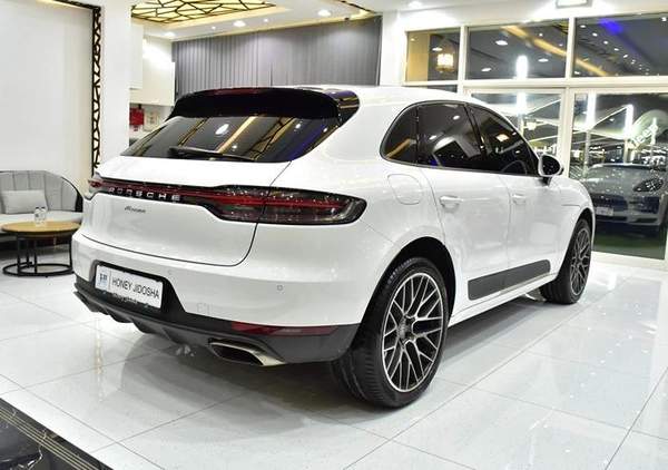 Porsche Macan ( 2020 Model ) in White Color GCC Specs