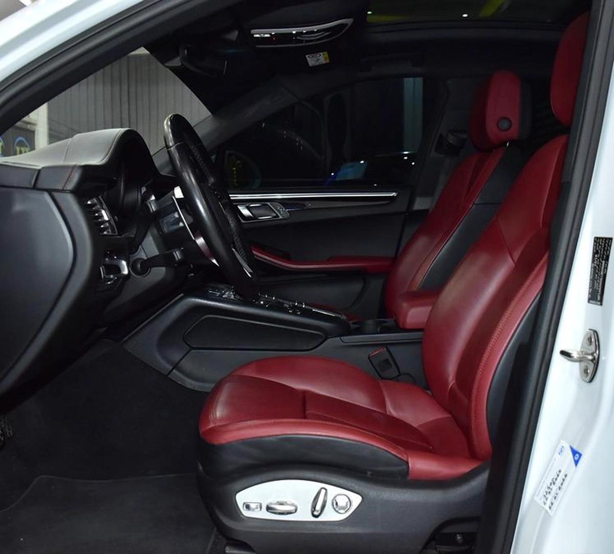 Porsche Macan ( 2020 Model ) in White Color GCC Specs-6-6