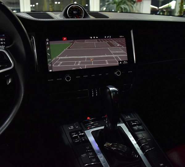 Porsche Macan ( 2020 Model ) in White Color GCC Specs