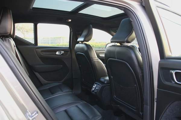 Volvo XC40 T4 R-design 2022, EMI (1095x60) Bank finance! Full agency history! Perfect condition!