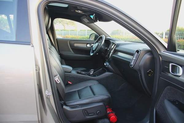 Volvo XC40 T4 R-design 2022, EMI (1095x60) Bank finance! Full agency history! Perfect condition!