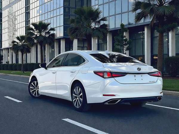 AED 1,150 P.M | LEXUS | ES-350 | 3.5L V6 | 2020 | FREE ACCIDENT | ORIGINAL PAINT | 0% DOWNPAYMENT
