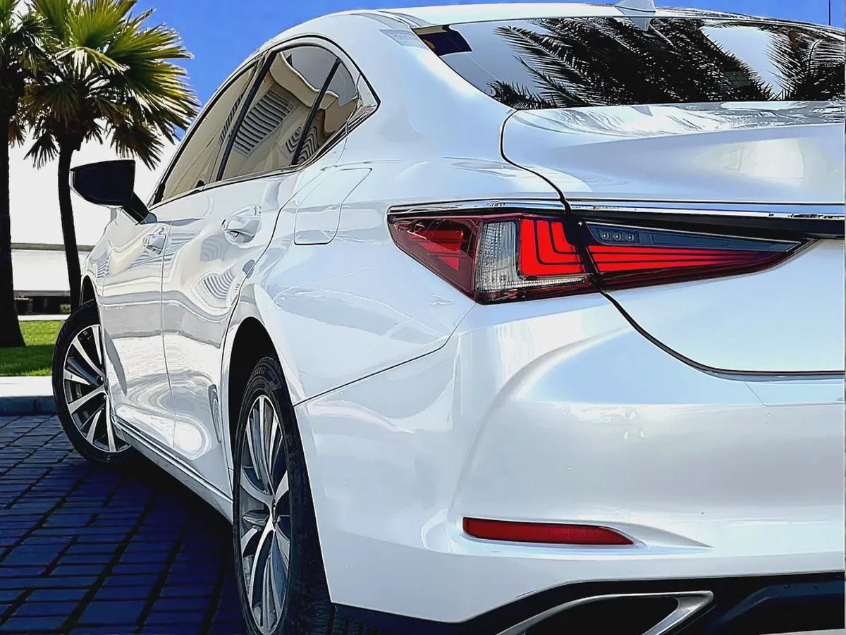 AED 1,150 P.M | LEXUS | ES-350 | 3.5L V6 | 2020 | FREE ACCIDENT | ORIGINAL PAINT | 0% DOWNPAYMENT-8-8