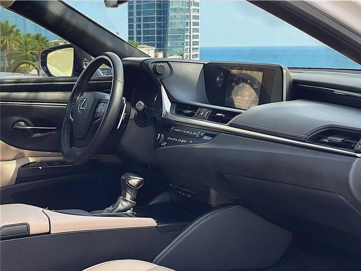 AED 1,150 P.M | LEXUS | ES-350 | 3.5L V6 | 2020 | FREE ACCIDENT | ORIGINAL PAINT | 0% DOWNPAYMENT-9-9