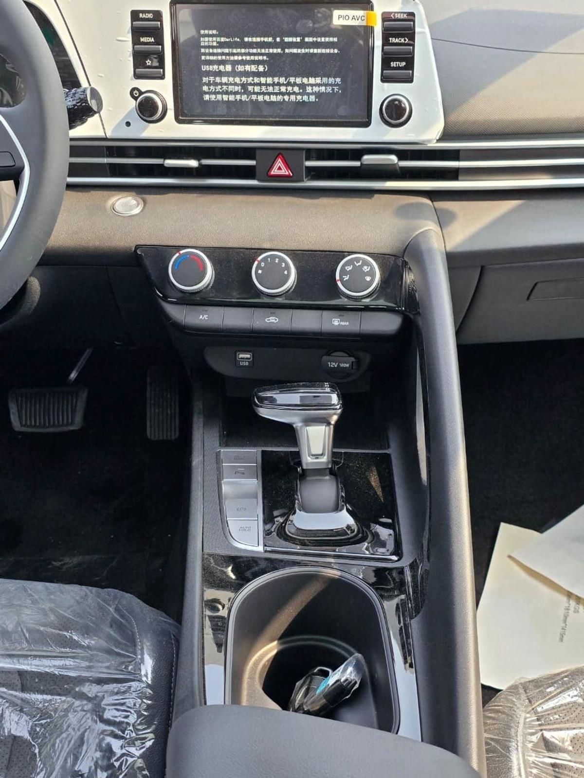 Hyundai Elantra 1.5L-9-9