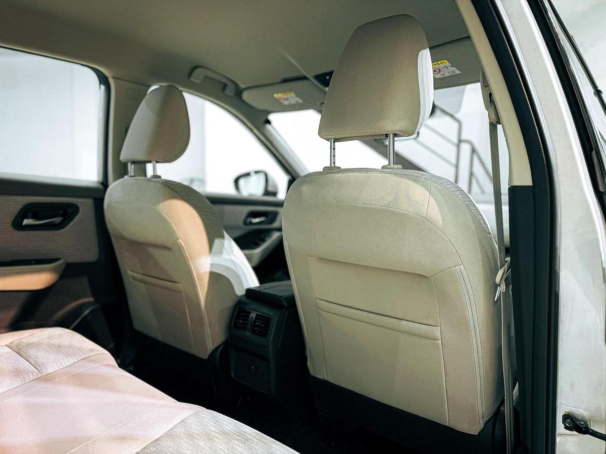 Massive Price Drop!!! // AED 1,100 // 20%DP // 2023 Nissan X-Trail S-1-1