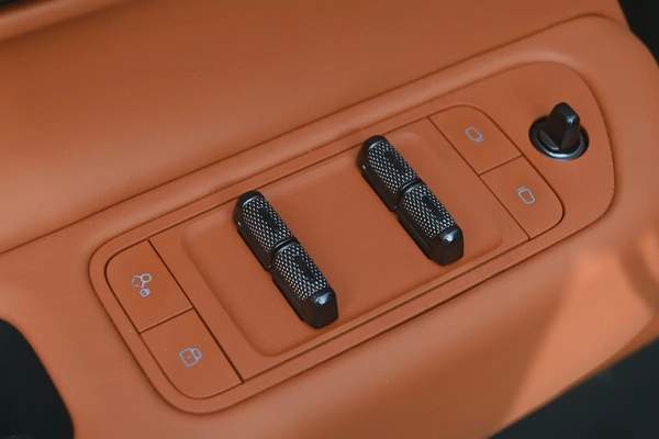 ROX Adamas 7St 1.5L Hybrid 4WD - 2026 - ضمان الوكيل