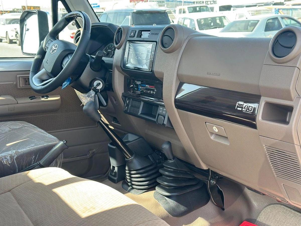 Toyota Land Cruiser Pick Up Std 4.0L Single Cab Utility 4WD-6-6
