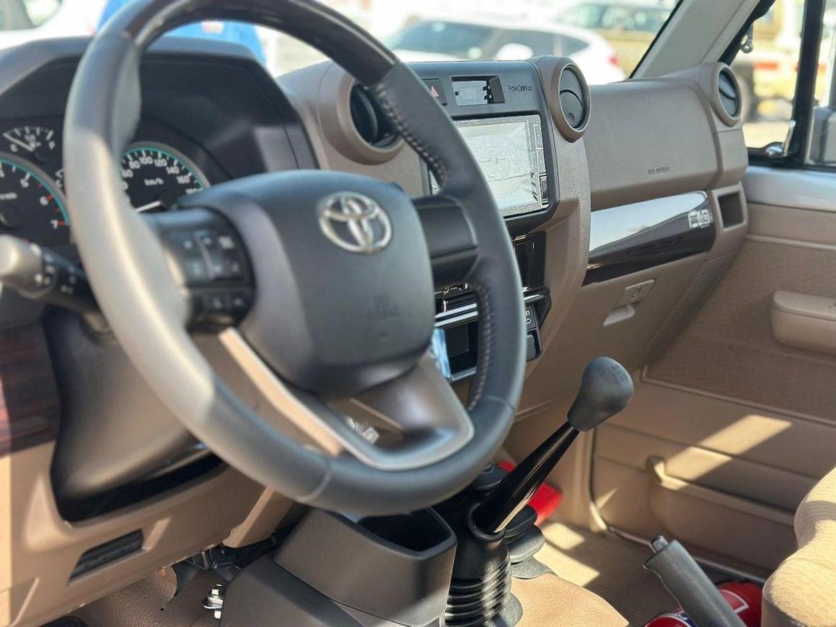 Toyota Land Cruiser Pick Up Std 4.0L Single Cab Utility 4WD-7-7