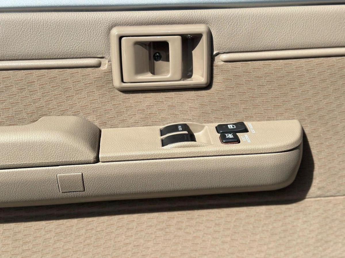 Toyota Land Cruiser Pick Up Std 4.0L Single Cab Utility 4WD-8-8