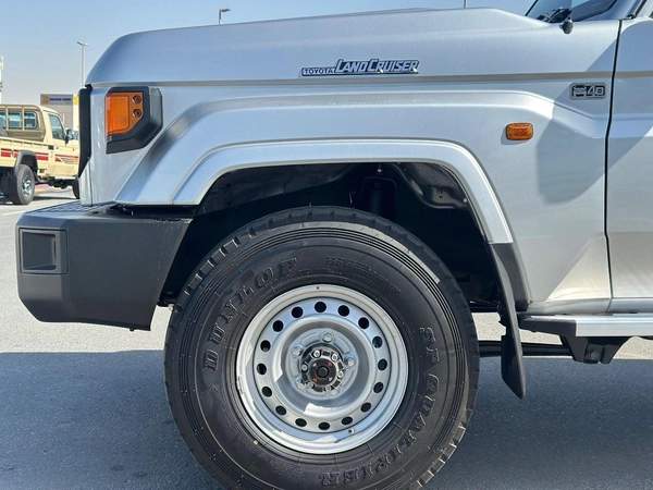 Toyota Land Cruiser Pick Up Std 4.0L Single Cab Utility 4WD