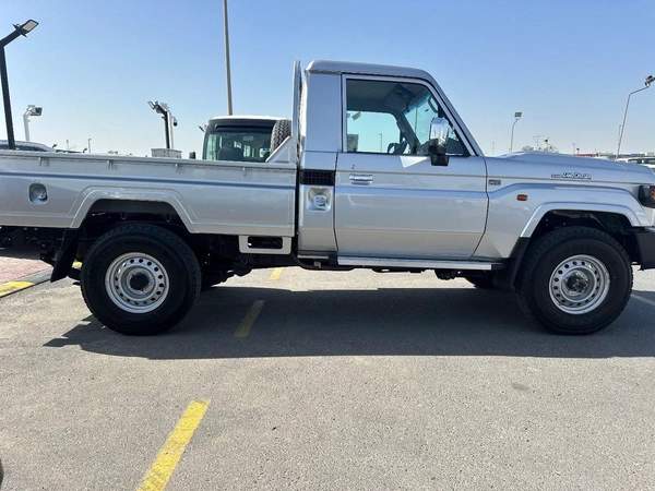 Toyota Land Cruiser Pick Up Std 4.0L Single Cab Utility 4WD
