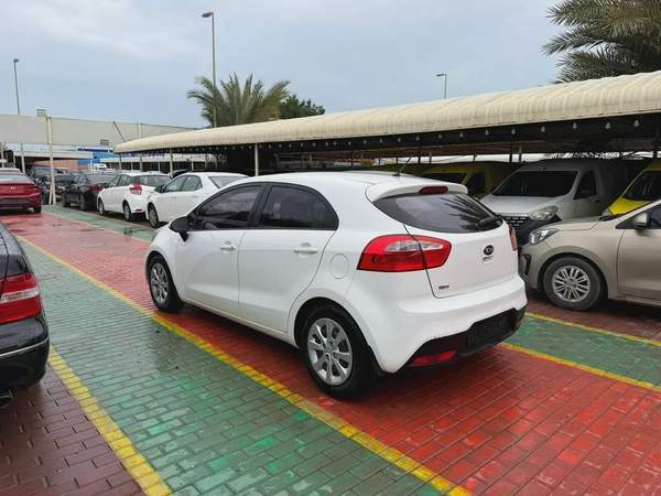 2014 Kia Rio Base - GCC Specs