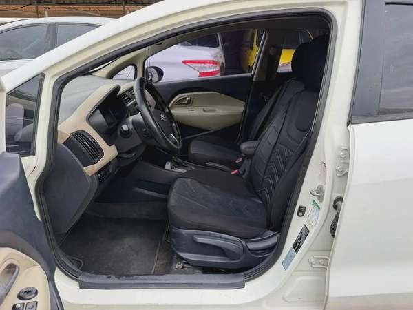 2014 Kia Rio Base - GCC Specs
