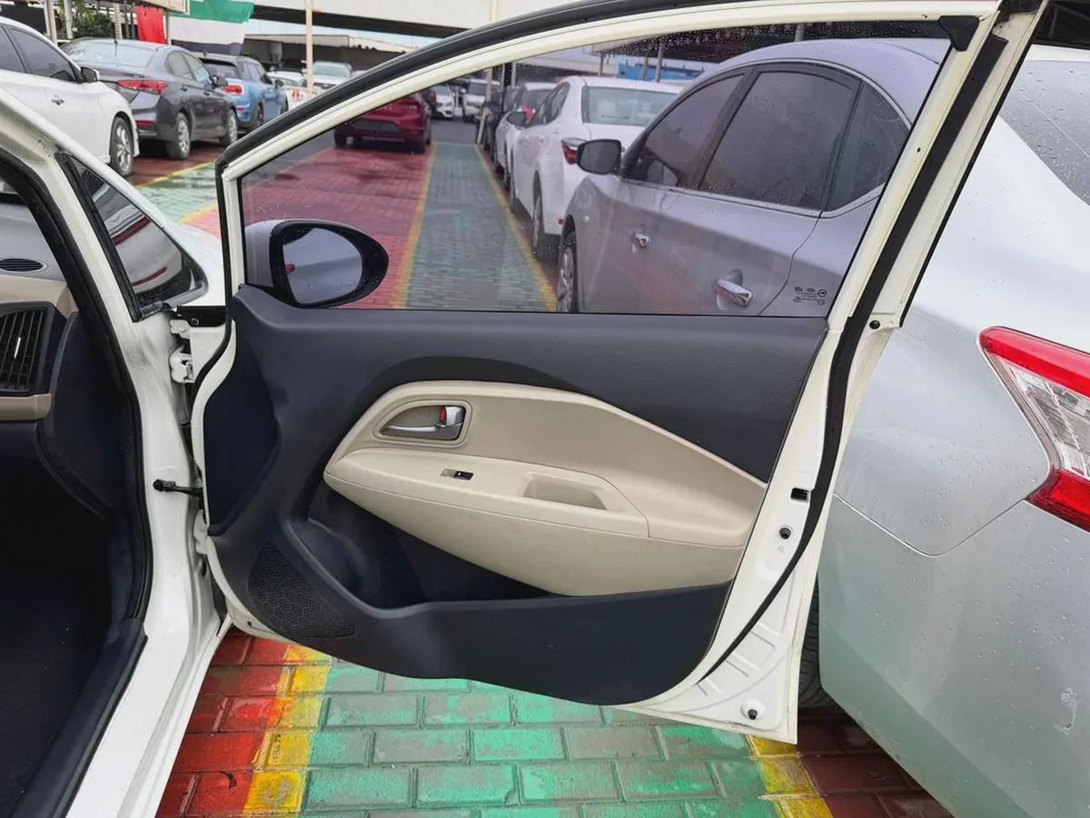 2014 Kia Rio Base - GCC Specs-7-7